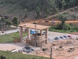 Portão de fazenda feito em tijolos ecologicos em Canelinha SC